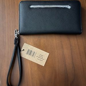 Steve Madden black wristlet NWT